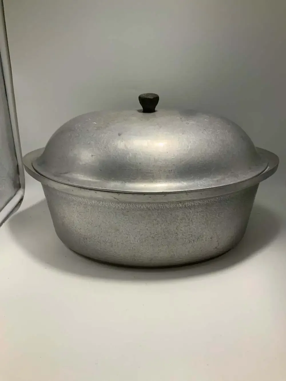 Vintage Club Hammered Aluminum Oval Dutch Oven Roaster Pot with Lid